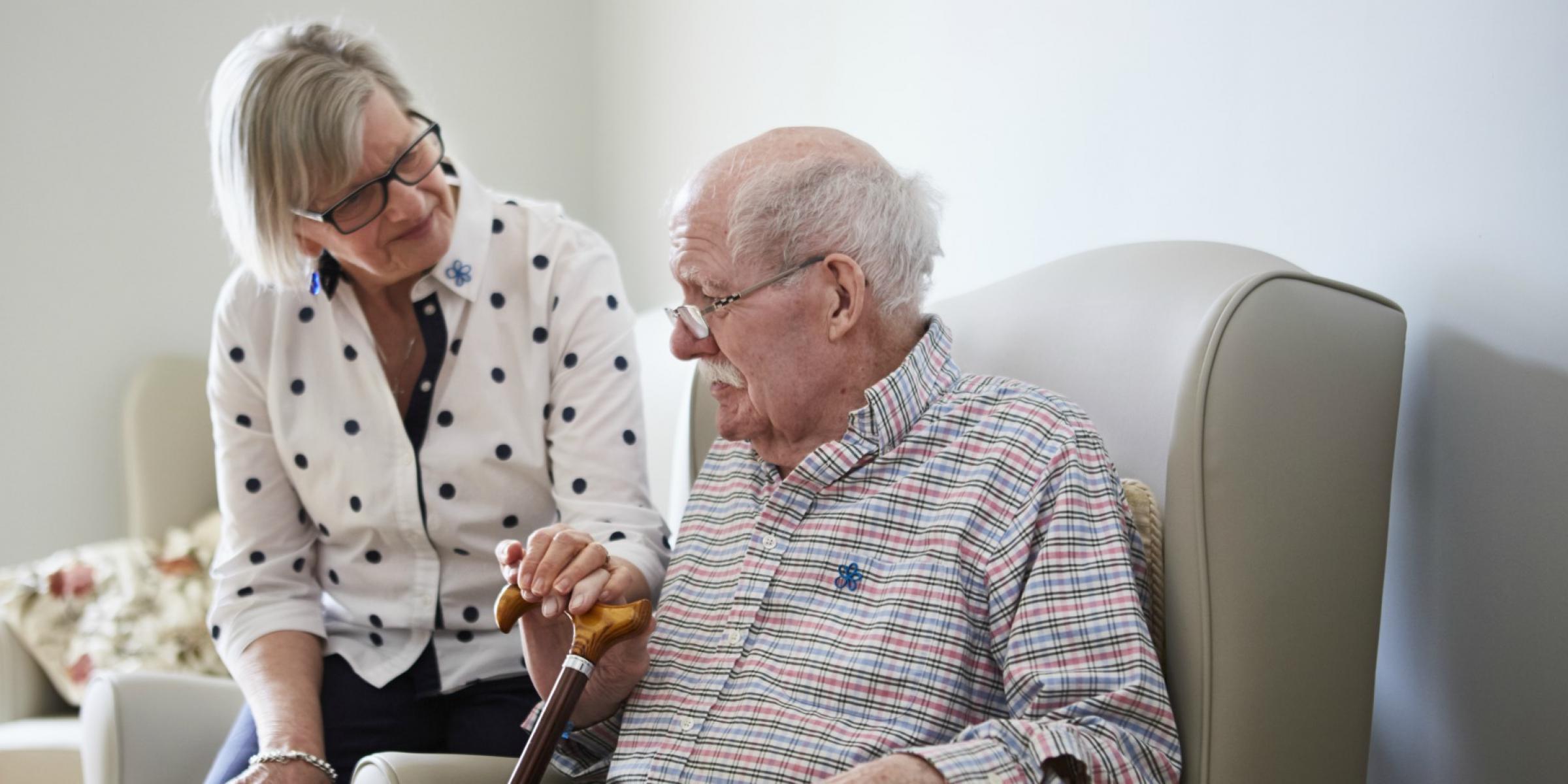 Nästan en fjärdedel av alla som lever med demens i Sverige saknar äldreomsorg